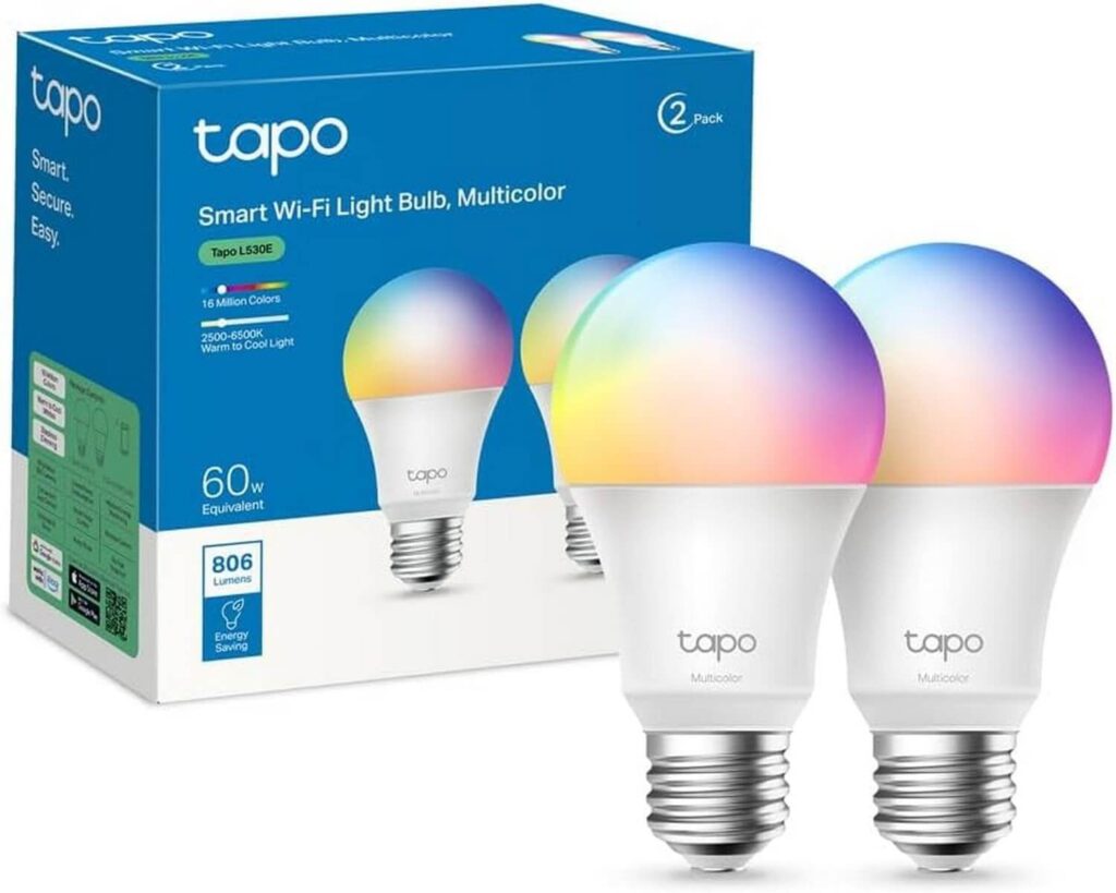 "Ampoule LED connectée Tapo E27, contrôlée via WiFi, illuminant une pièce avec une lumière réglable et écoénergétique."