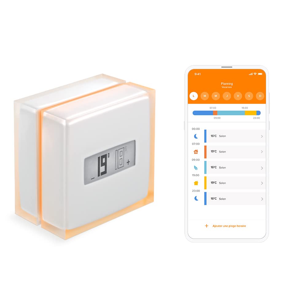 "Thermostat Netatmo connecté installé dans une maison pour un contrôle intelligent de la température."